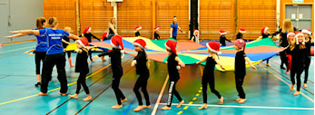 Juleshow med store og små gymnaster.